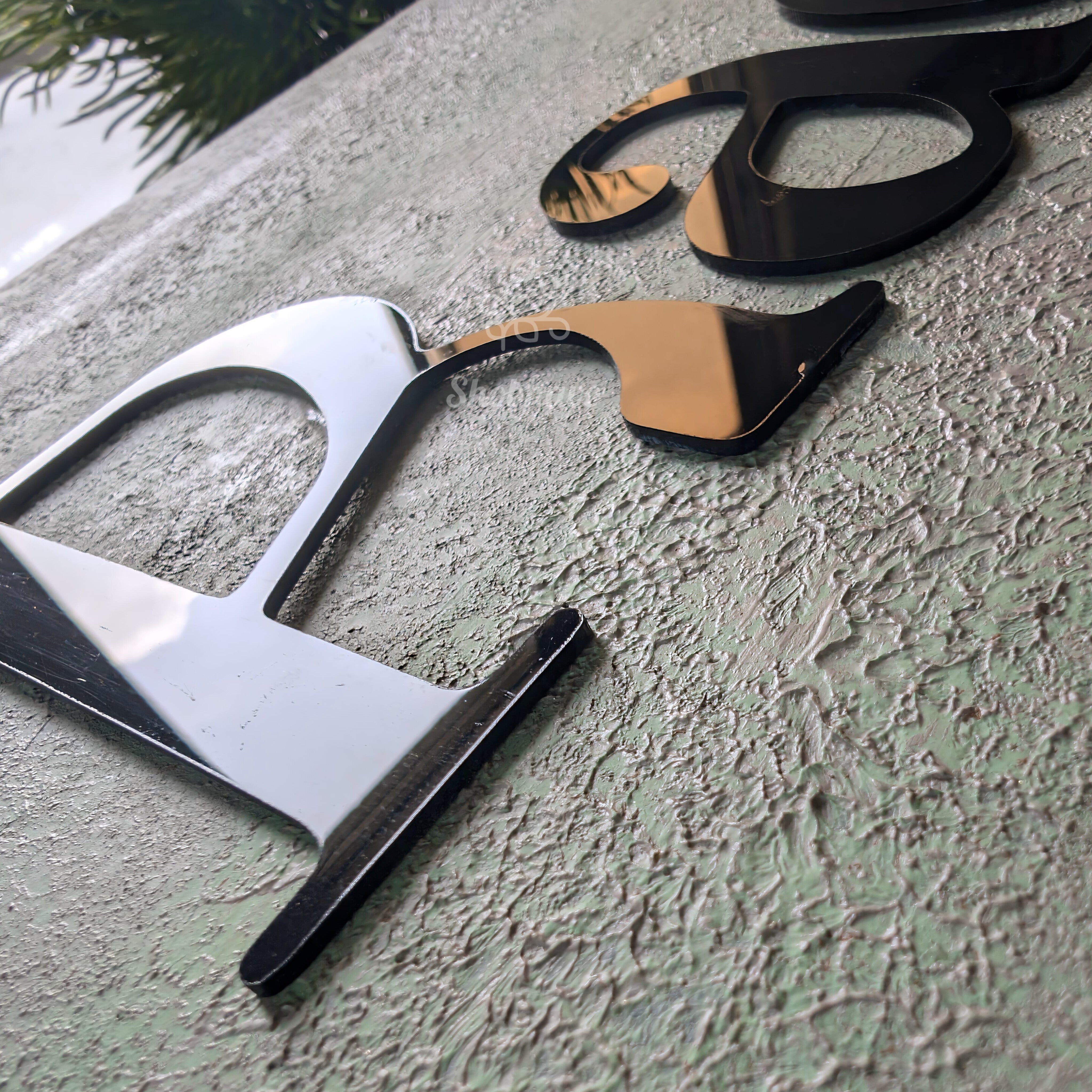 Jarokha Matt Finish Resin Nameplate – Personalized Home Entrance Décor
