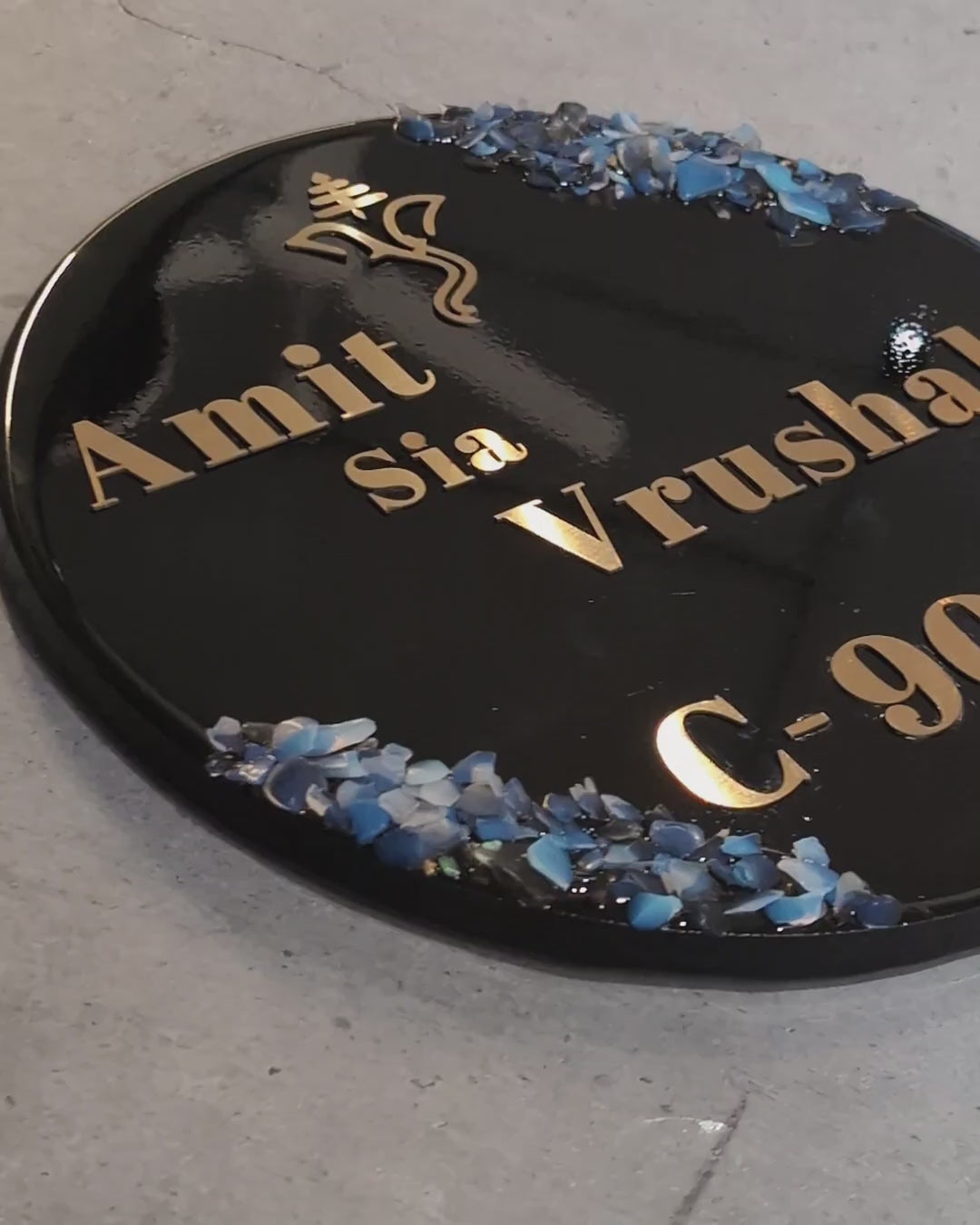 Round Crystal Resin Nameplate – Luxury Personalized Home & Office Décor